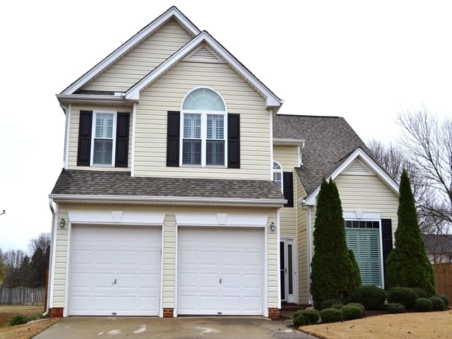 Building Photo - 200 Crossview Dr