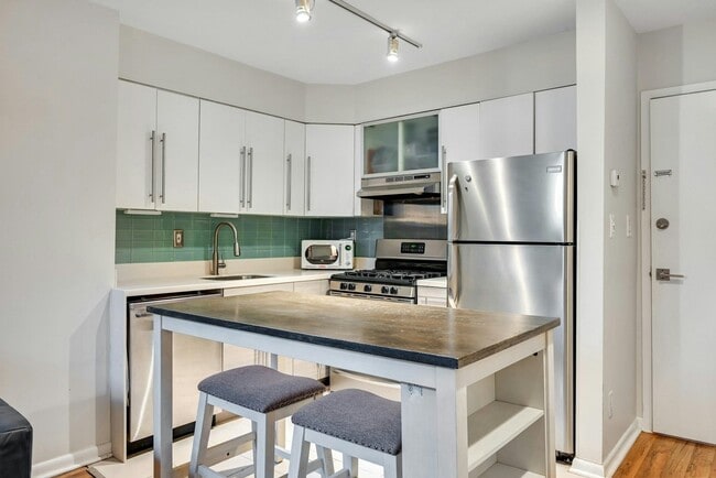 Building Photo - 120 Sherman Ave Unit 3F