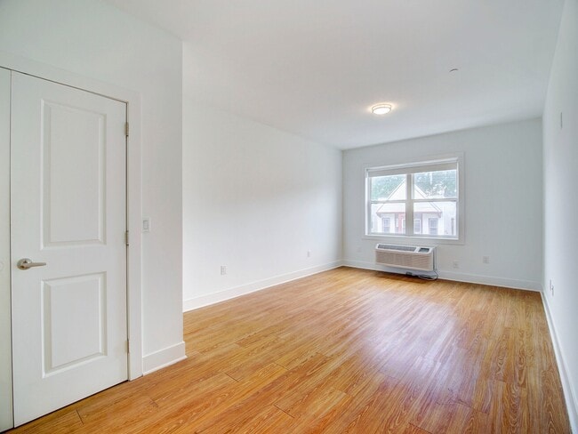 Photo - 429 Bergen Ave Unit 403