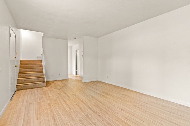 Photo - Large 3BD Townhome Style Apartment w/ Brand New Flooring in Hayward Unit 4