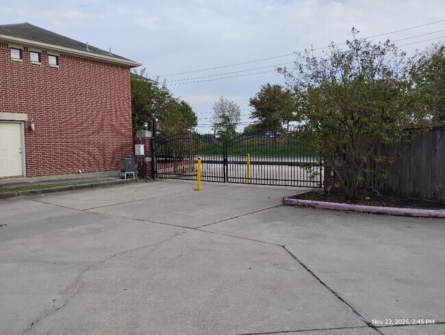 Photo - 5941 S Loop E Unit 104