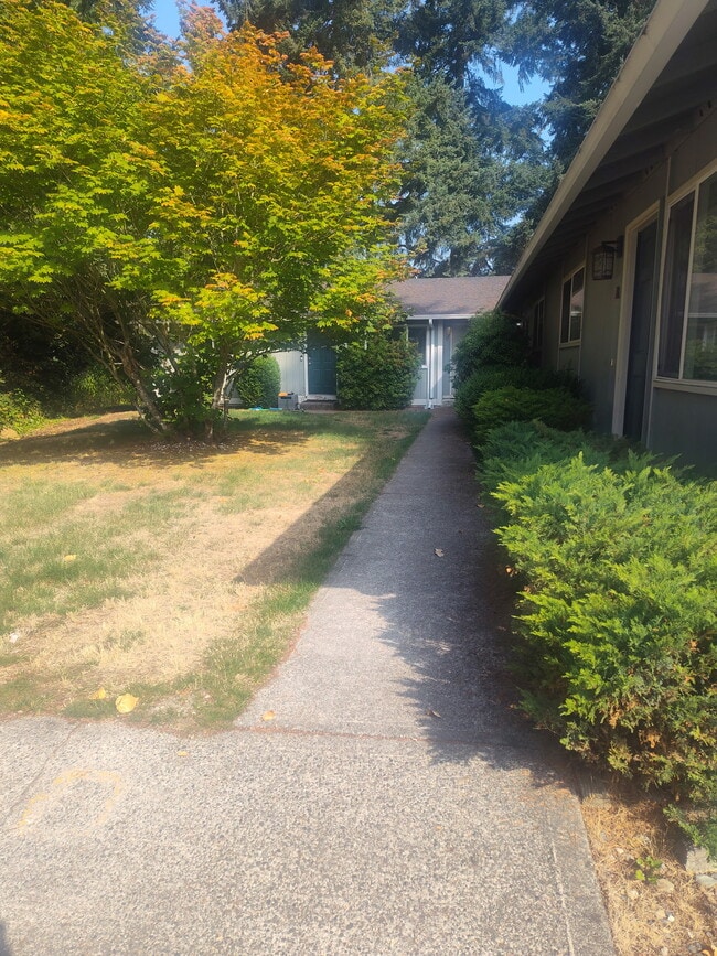 Building Photo - 811 43rd Ave SW Unit D Rental