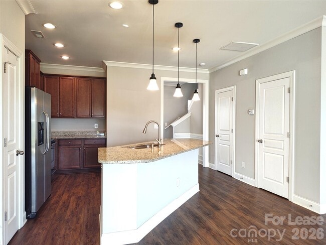 Photo - 321 Halton Crossing Dr SW