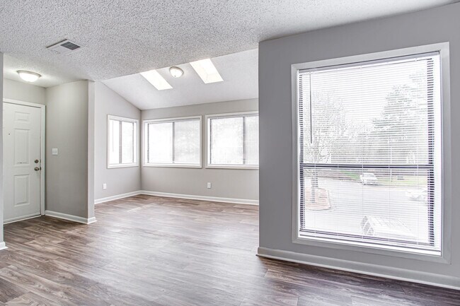 Photo - The Aurora @ Twenty Seven Hundred