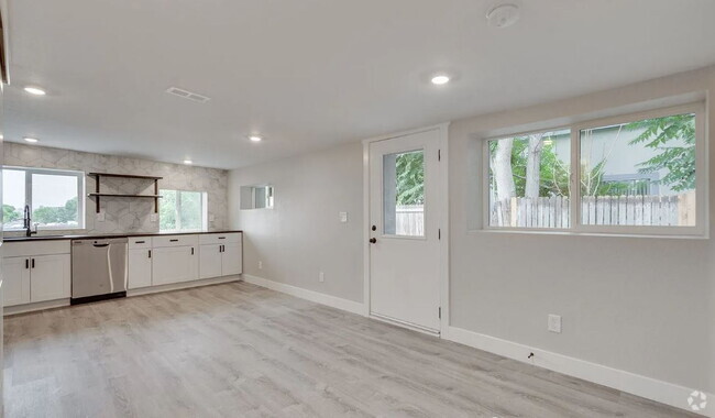 Building Photo - Beautiful Ground Level 2 Bedroom in Lakewo... Unit B Rental