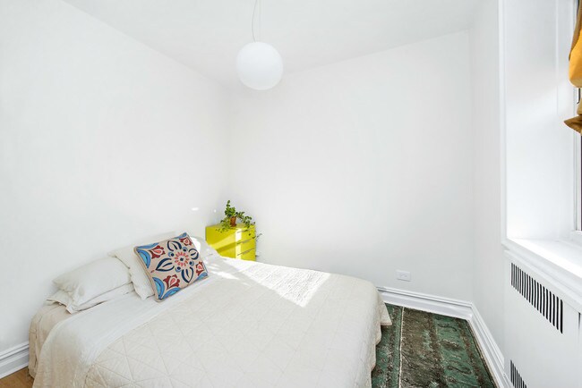 Photo - 60 Plaza St E