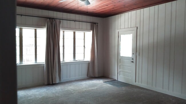 Photo - 711 Avenue B NE