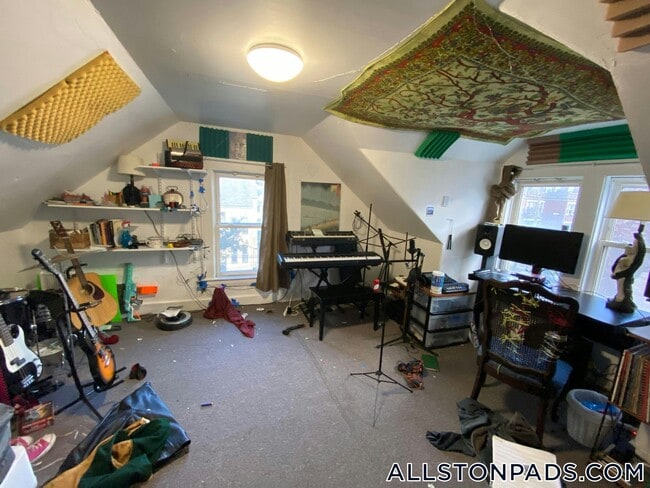 Building Photo - 17 Reedsdale St Rental
