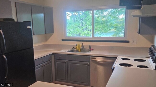 Photo - 304 Lake Shore S