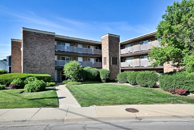 Building Photo - 600 S York St Unit 2B