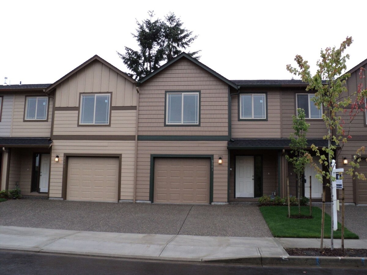 Charming 3 bd 2.5 ba Townhouse - Available... - Charming 3 bd 2.5 ba Townhouse - Available...