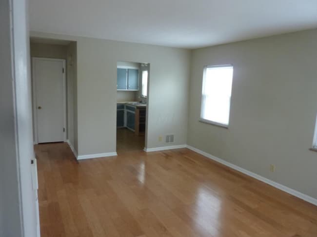 Photo - 3080 Steele Ave