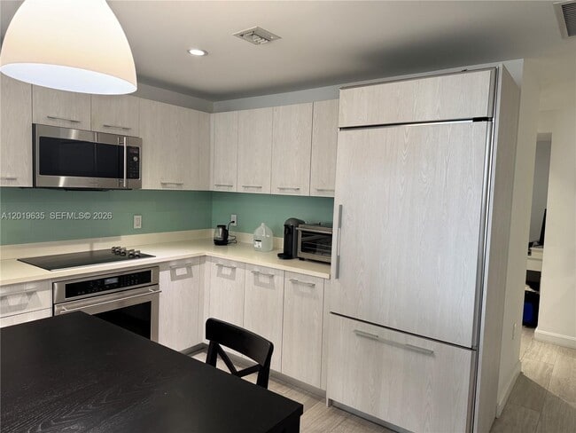 Building Photo - 55 SW 9th St Unit 1810