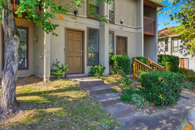 Building Photo - 7925 Charter Oak Ln