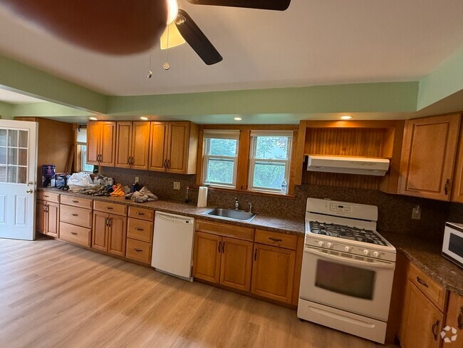 Building Photo - 26 Plainfield Ave Rental