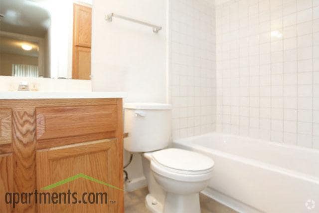 Baño - Le Chateau Apartments