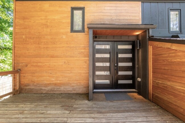 Photo - Ultra Modern Three Bedroom Home!