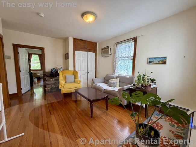 Building Photo - 359 Columbia St Unit #2