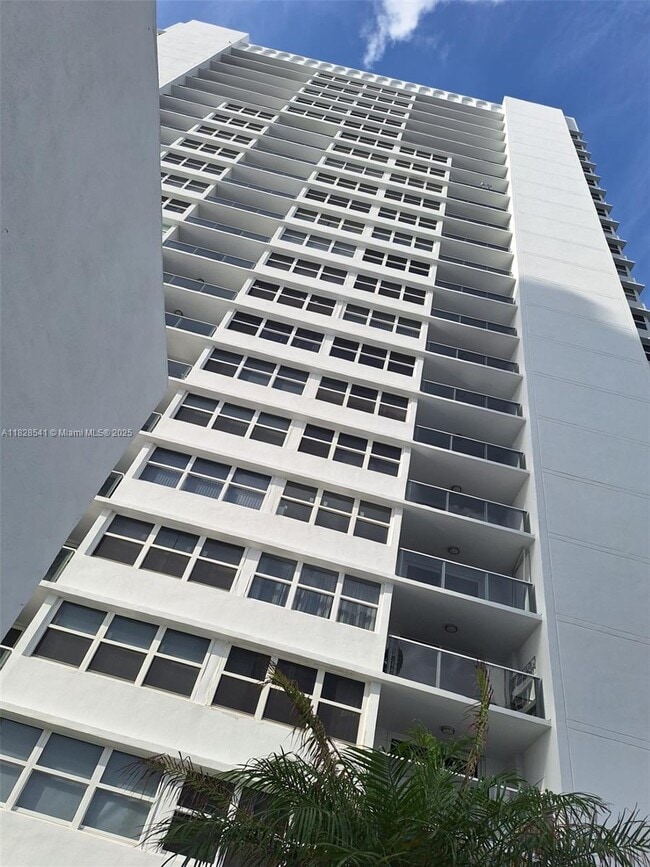 Building Photo - 1904 S Ocean Dr Unit 1906 Rental