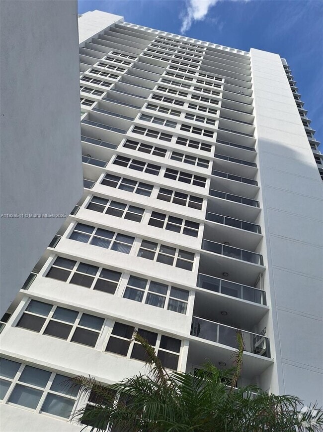 Building Photo - 1904 S Ocean Dr Unit 1906 Rental