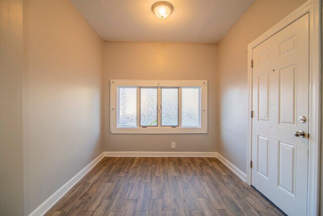 Photo - 1252 W Elmdale Ave Apartment Unit 1