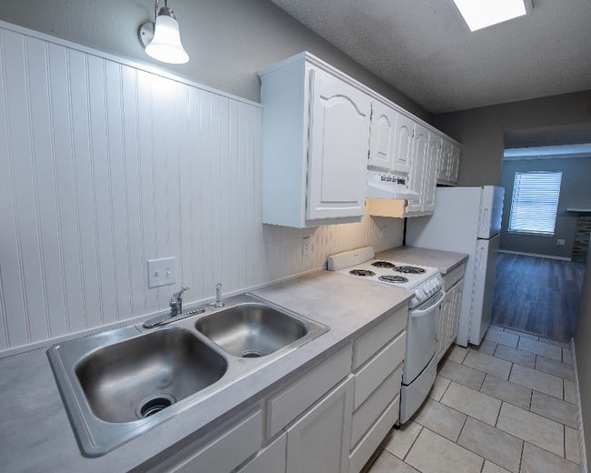2305 E Kantz Cove