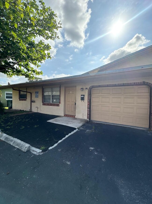 Building Photo - 2 BEDROOMS 1 BATHROOM IN AREA OF RIVERLAND