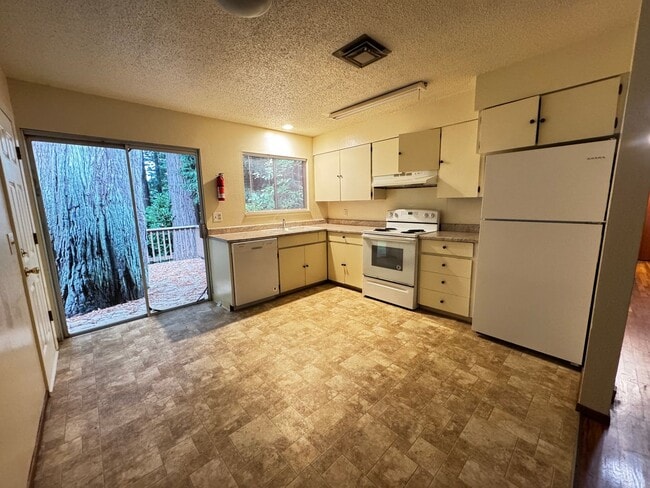 Photo - 3 Bedroom 2 Bath Home Located in Arcata!