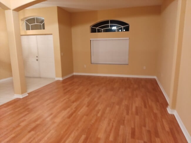 Photo - 17 Ziegler Pl