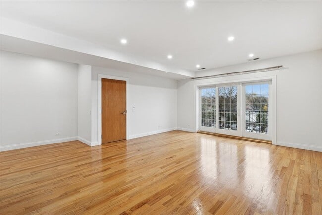 Photo - 6436 N Lehigh Ave Unit 3S