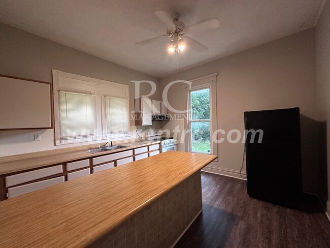 Photo - 705 Harmon-