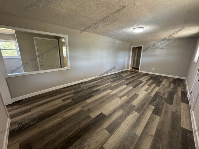 Building Photo - 118 Harrys Dr