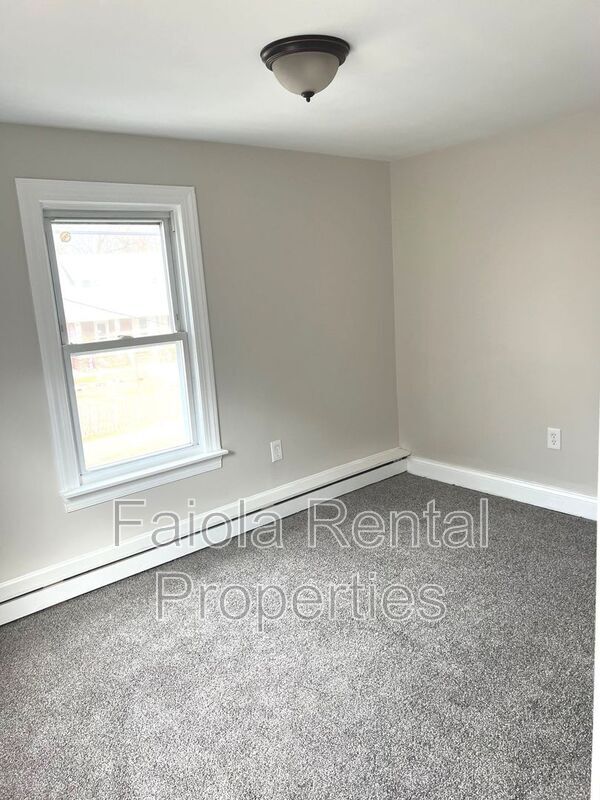 Photo - 319 Maurice St