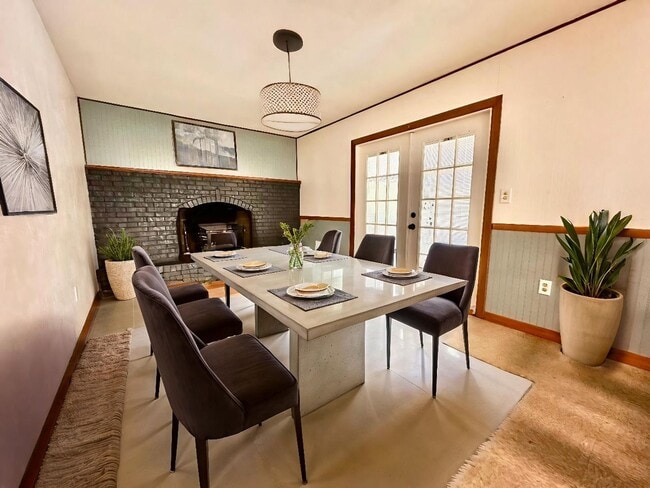 Photo - DeLand POOL-home: 4Bedrooms/2Baths - Perfect for family living!