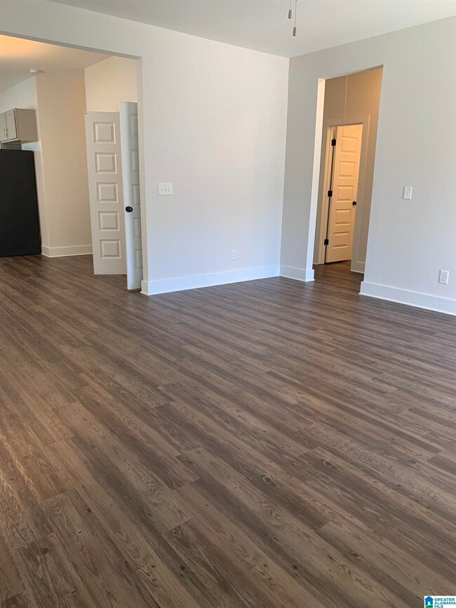 Photo - 1285 Shades Terrace