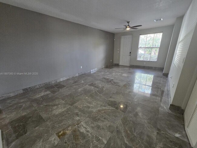 Photo - 1344 SW 2nd Ct Unidad 1344