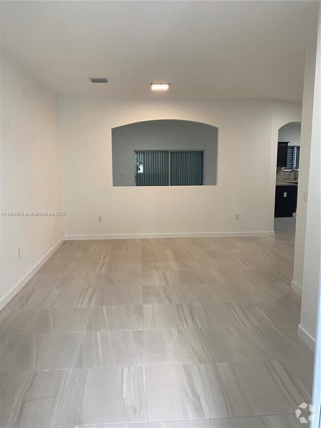 Building Photo - 15400 NE 7th Ave Rental