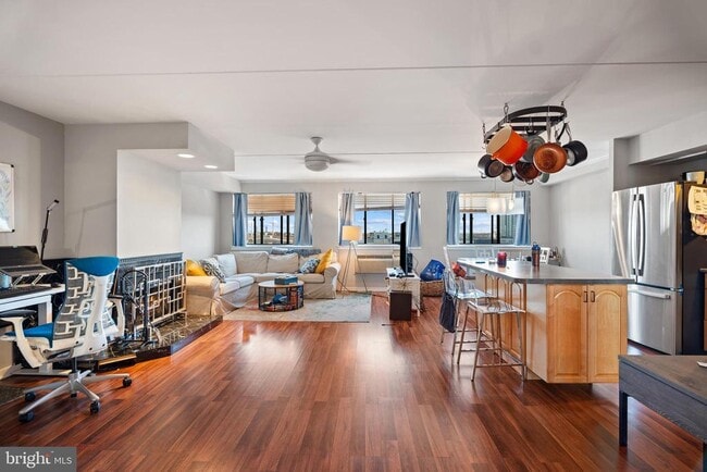 Building Photo - 200 Lombard St Unit 713