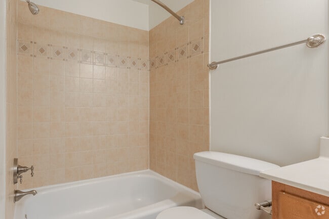 2BR, 2BA - 1066SF