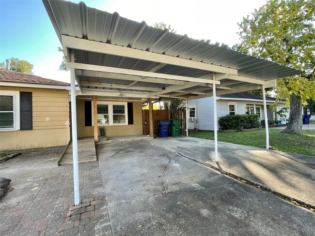 Photo - 1112 Southampton Dr