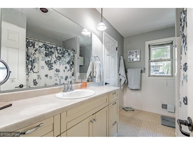 Photo - 14684 Cove Ave SE