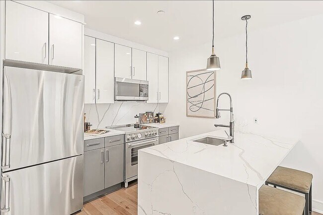 Building Photo - 30-37 32nd Street-4B Unit 4B