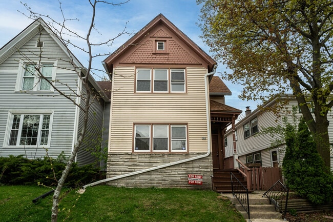 Building Photo - 305 E Clarence St