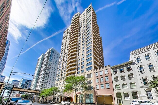 Building Photo - 200 N Jefferson St Unit 2308 Rental