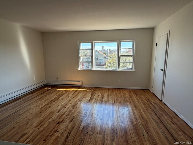Photo - 561 E Olive St Unit Upstairs