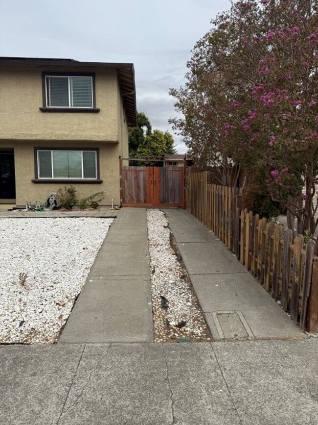 Photo - Unique 5 Bedroom 2 Story w/ Solar Suisun *...