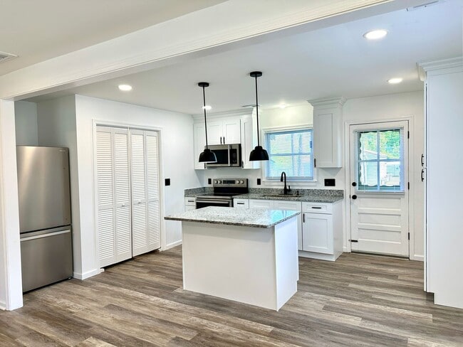 Photo - 1005 Glenburnie Rd