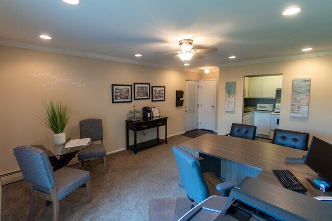 Photo - Romaine Court