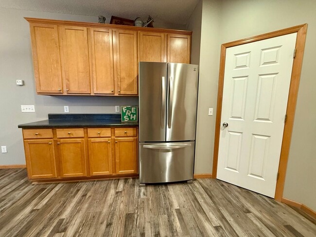 Photo - Great 3BR/2BA End Unit Elk River Townhome Available June!