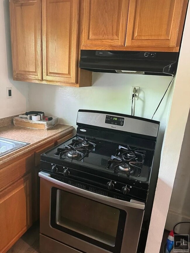 Photo - VAN NEST AVENUE Unit 2